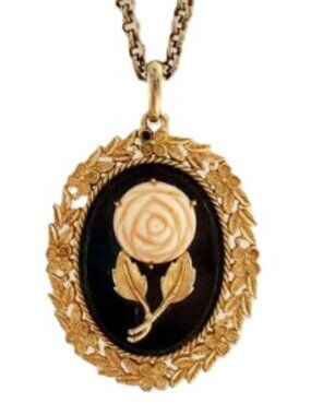 VTG AVON Serena Rose 3D Cameo Pendant Necklace Mirror on Reverse Wreath Bezel